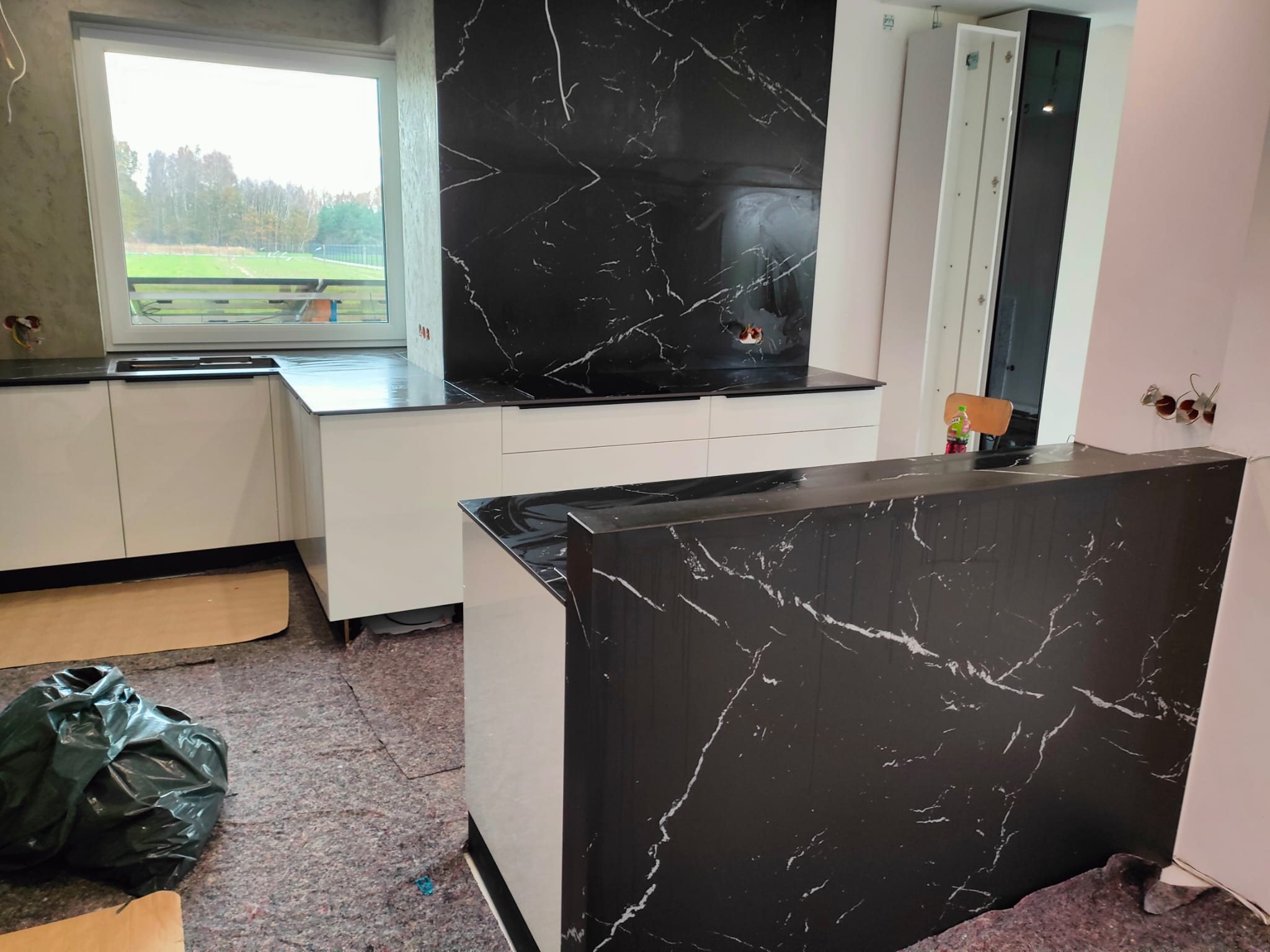Blat kuchenny z materiału Neolith Niagara z okładziną