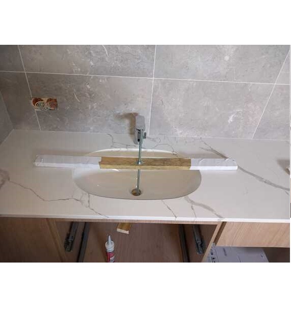 Umywalka z konglomeratu Technistone Calacatta Silva