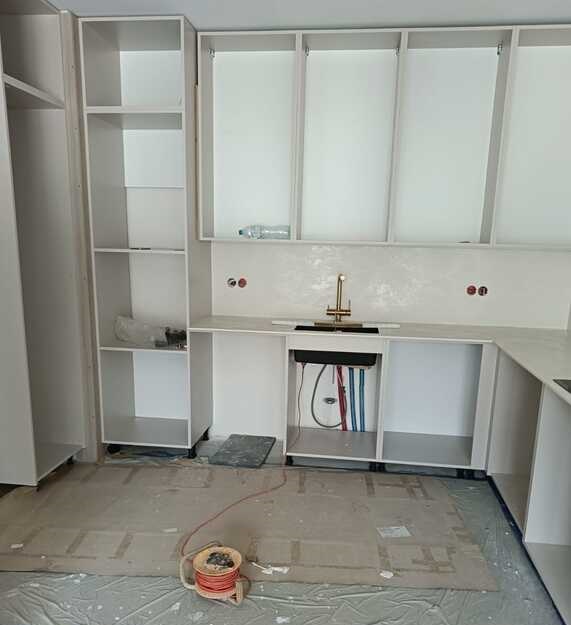 Blaty kuchenne i osłony przeciwbryzgowe z materiału Laminam Bianco Oxide
