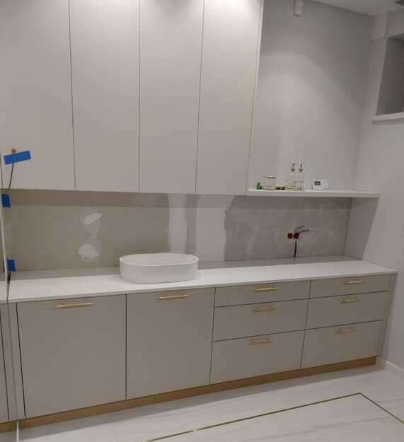 Blaty z konglomeratu Technistone Noble Supreme White