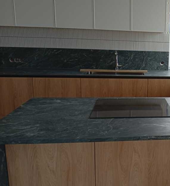 Blaty kuchenne ze spieku Florim Stone Marble Verde Alpi