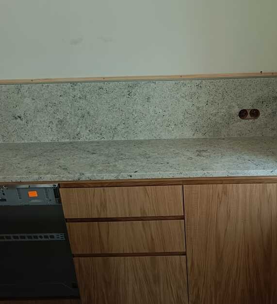 Blaty kuchenne z granitu Colonial White