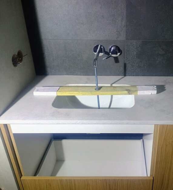 Blaty podumywalkowe z konglomeratu Technistone Ambiente Light