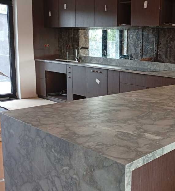 Blaty kuchenne ze spieku Florim Marble Heritage Riverbed