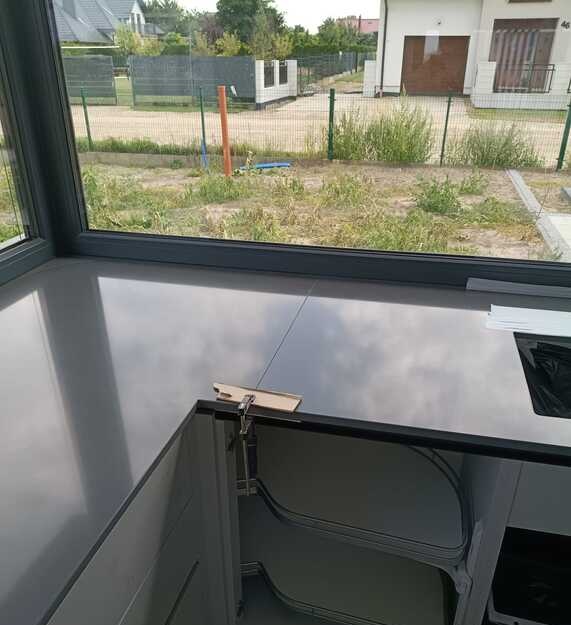 Blaty kuchenne z materiału Technistone Crystal Anthracite Pure