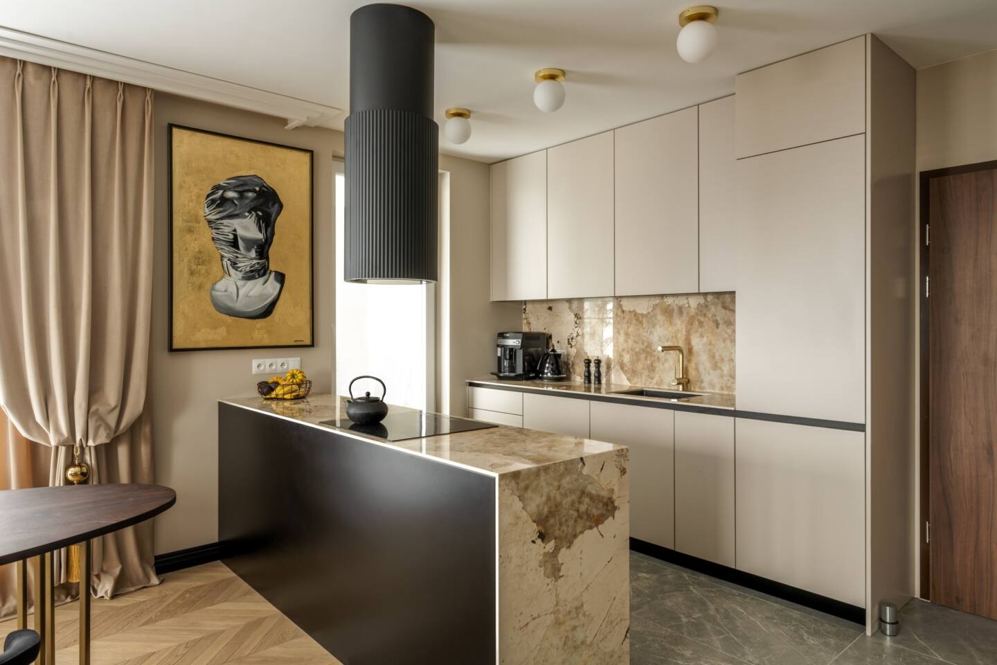 Blat kuchenny ze spieku kwarcowego Dekton Khalo, wykonany na wymiar, brązowy, kremowy – polerowany