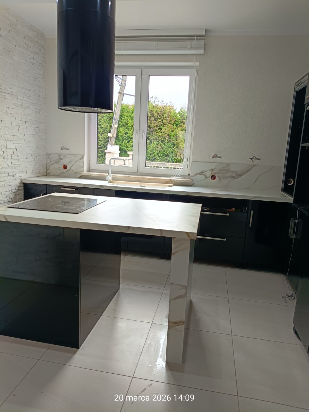Spiek kwarcowy o wymiarach 320 x 160 cm, Franko Calacatta Royal na blat i okładzinę