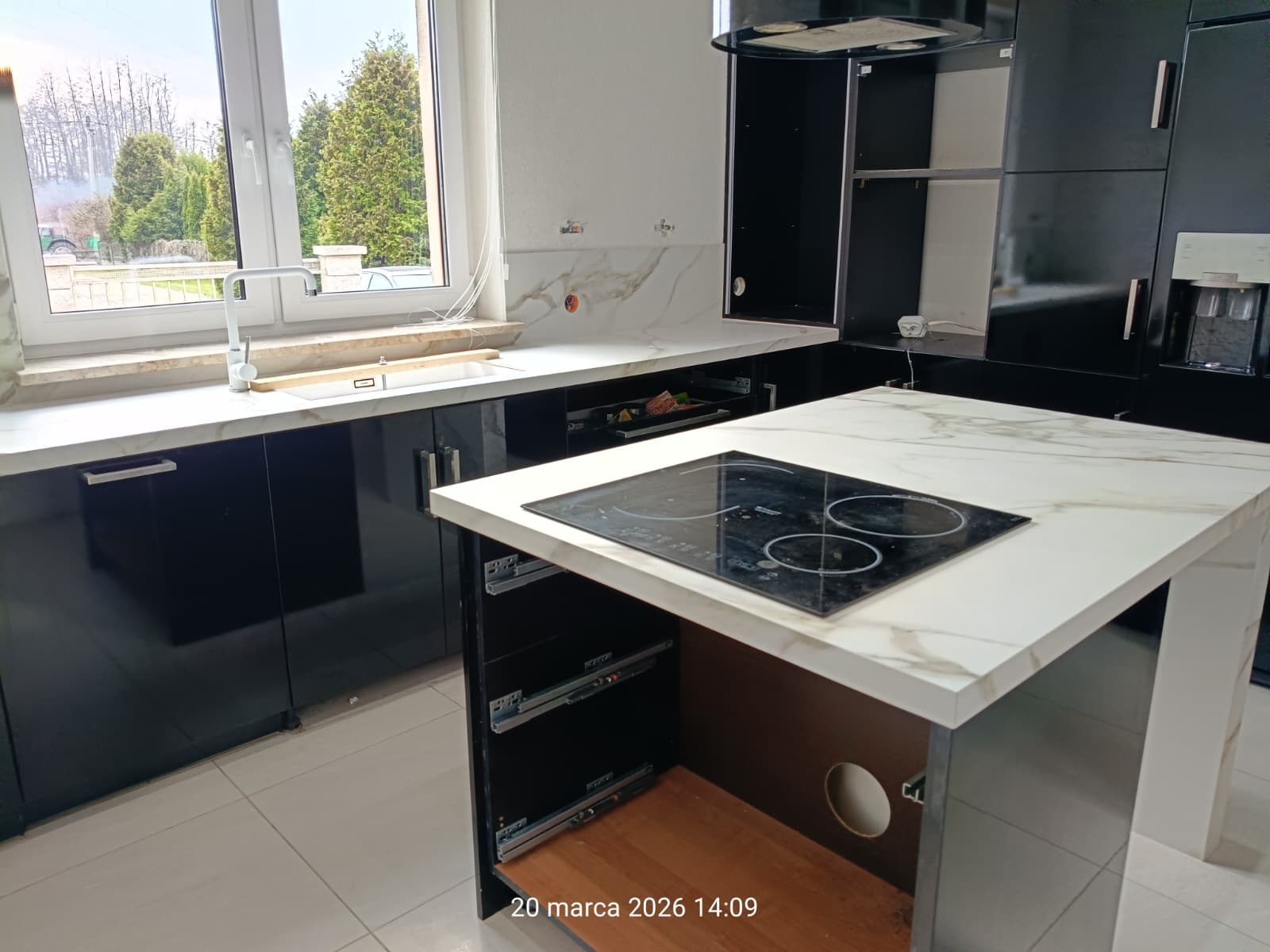 Spiek kwarcowy o wymiarach 320 x 160 cm, Franko Calacatta Royal na blat i okładzinę