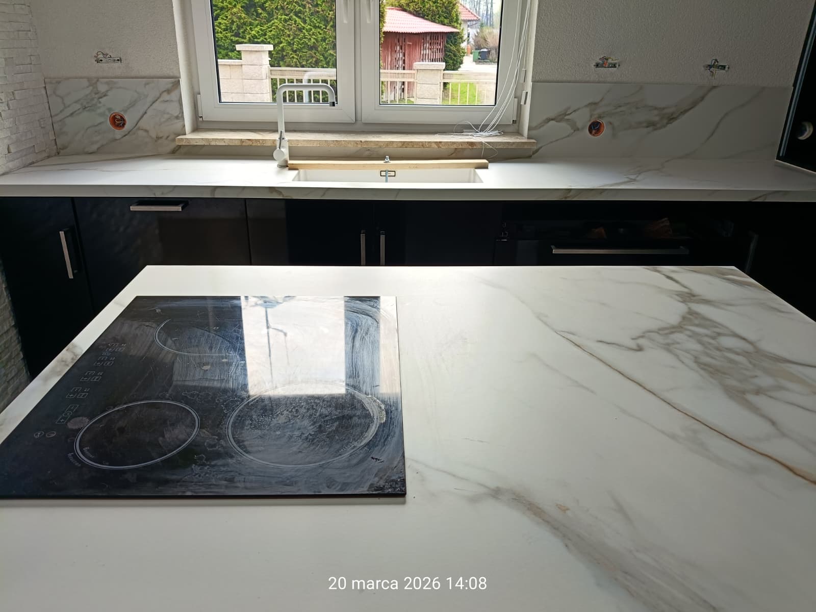 Spiek kwarcowy o wymiarach 320 x 160 cm, Franko Calacatta Royal na blat i okładzinę