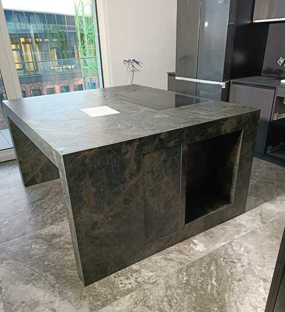 Blaty kuchenne z materiału Laminam Naturali Ardesia Nero a Spacco