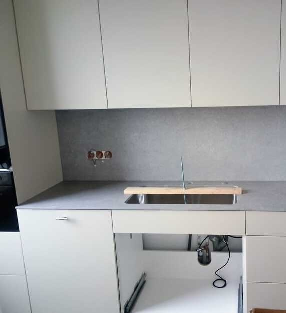 Blaty kuchenne i okładziny ścienne ze spieku Florim Fossil Grey