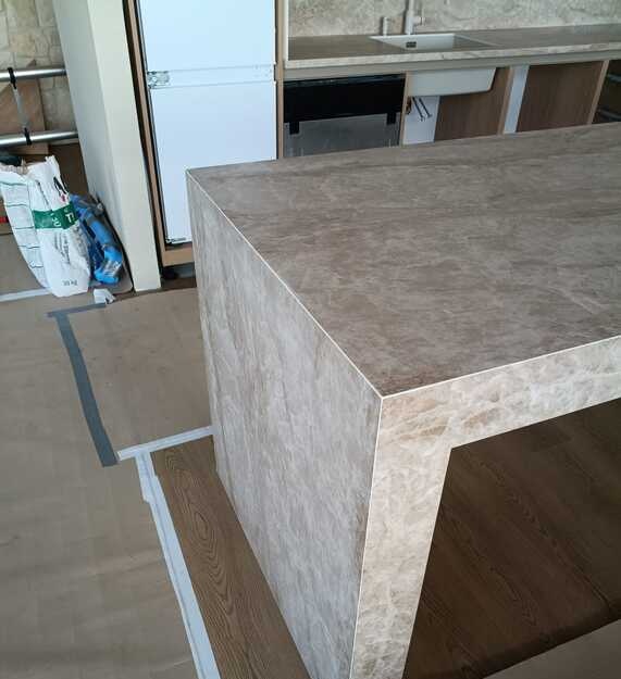 Blaty kuchenne z materiału Laminam Franko Onyce Argan