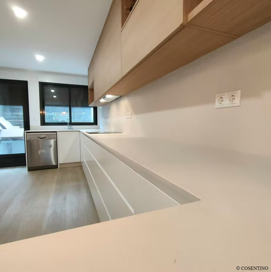 Okładzina ścienna do kuchni (Backsplash) ze spieku kwarcowego Dekton Aeris – matowa