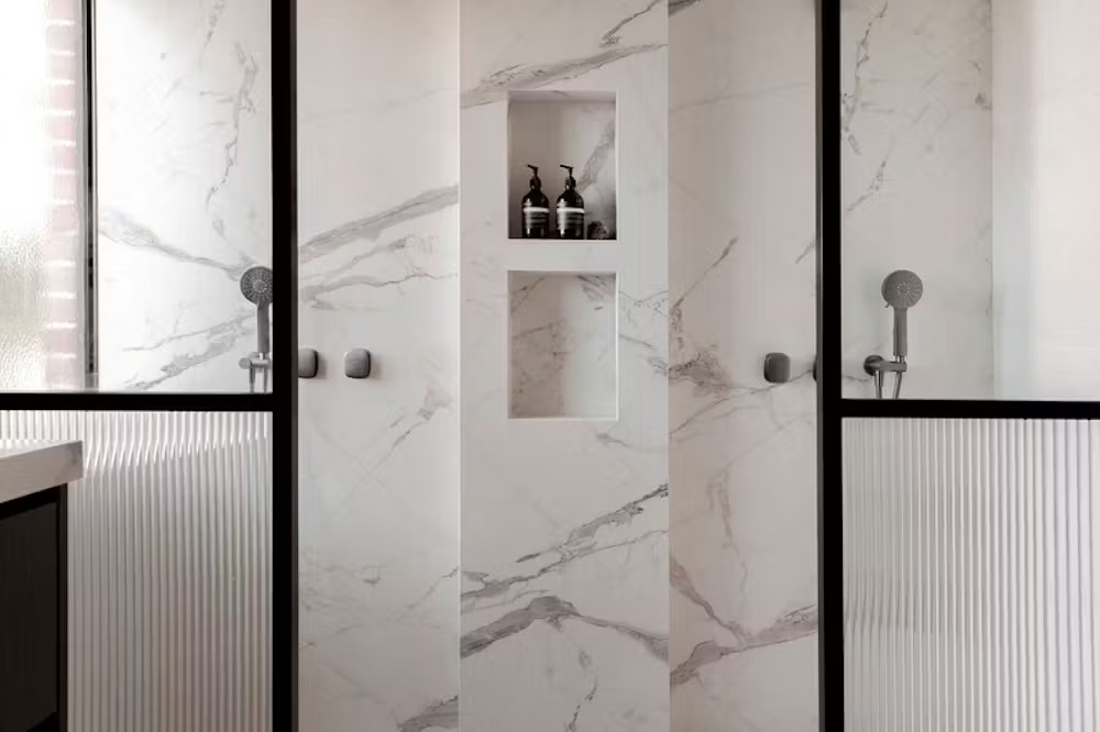Fartuch kuchenny (Backsplash) ze spieku kwarcowego Dekton Daze – soft touch