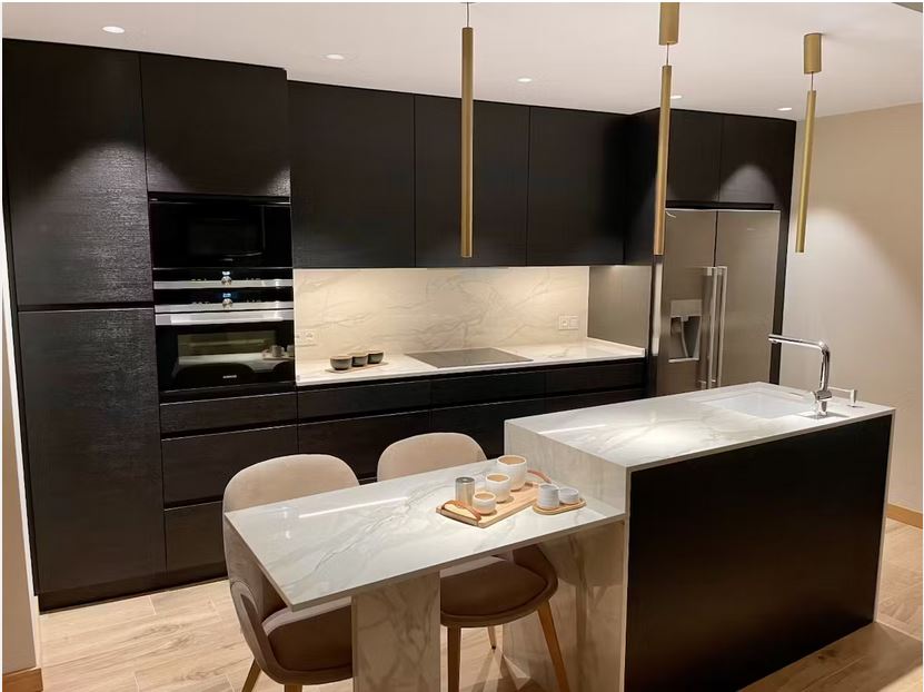 Okładzina ścienna do kuchni (Backsplash) ze spieku kwarcowego Dekton Lucid – polerowana