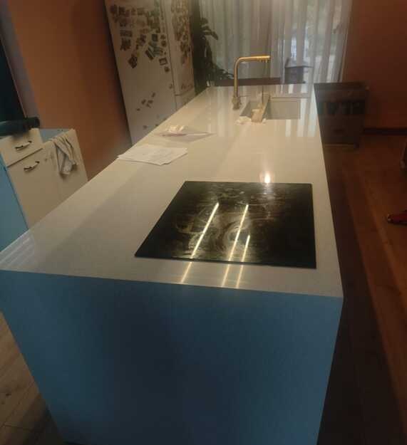 Blaty kuchenne z konglomeratu Silestone Blanco Maple