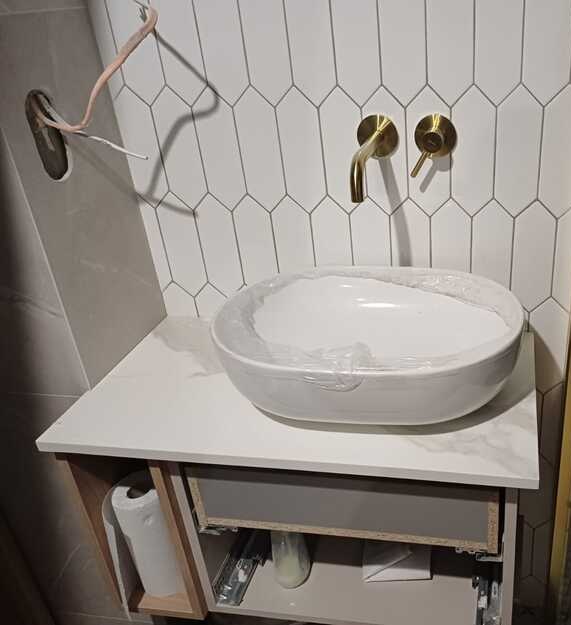 Blaty łazienkowe z materiału Laminam Calacatta Michelangelo