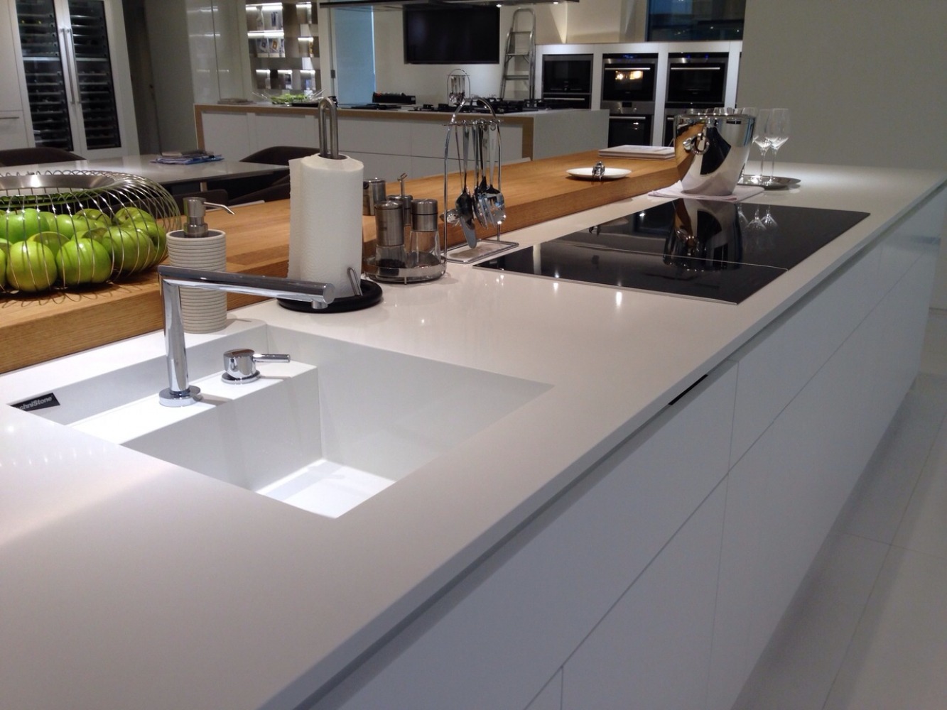 Blat kuchenny z konglomeratu Technistone Crystal Absolute White, wykonany na wymiar, biały – polerowany