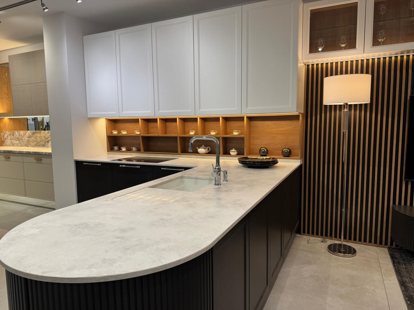 Blat kuchenny z konglomeratu Technistone Ambiente Light, wykonany na wymiar, biały – Terra