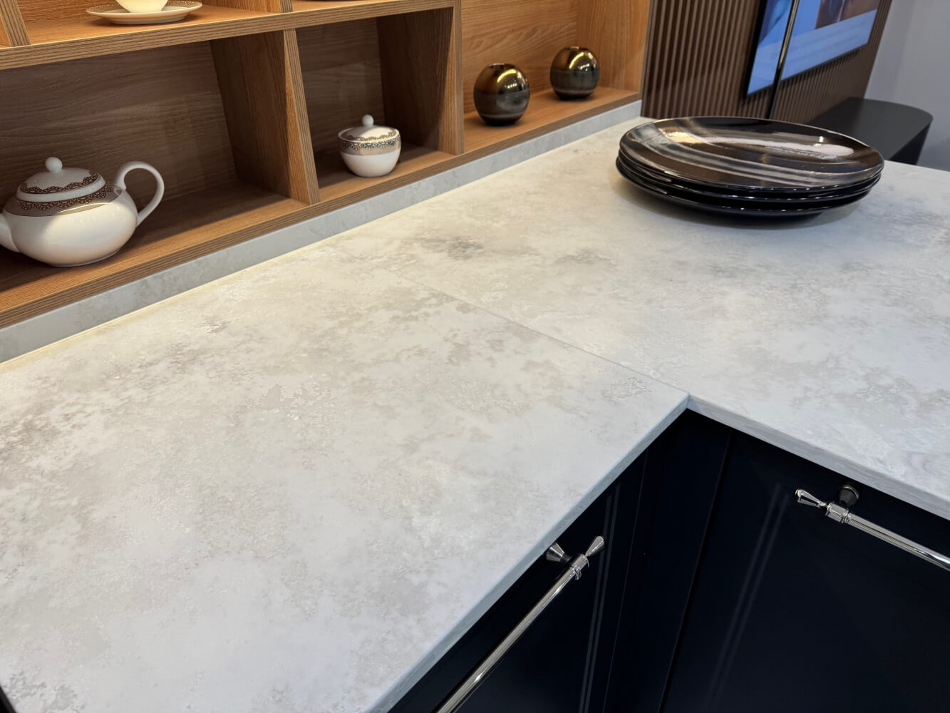 Blat kuchenny z konglomeratu Technistone Ambiente Light, wykonany na wymiar, biały – Terra
