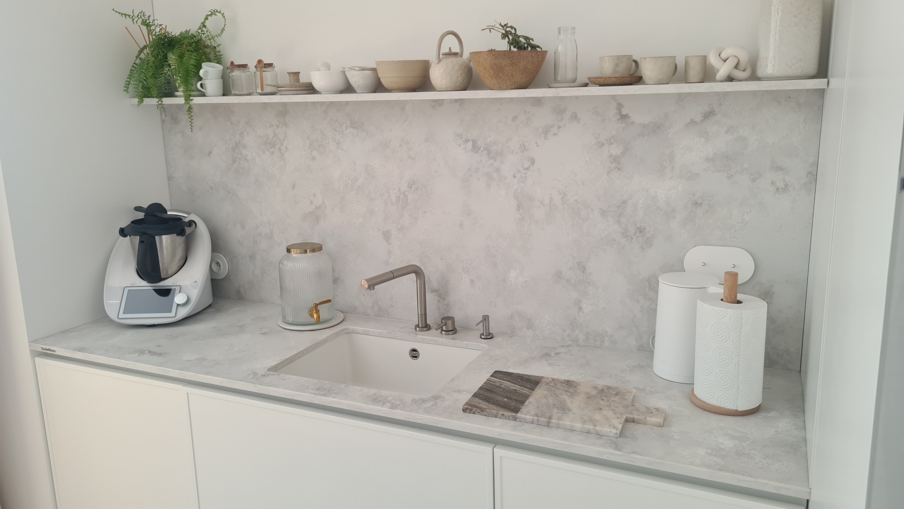 Blat kuchenny z konglomeratu Technistone Ambiente Light, wykonany na wymiar, biały – Terra