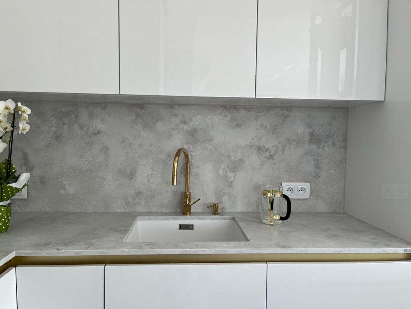Blat kuchenny z konglomeratu Technistone Ambiente Light, wykonany na wymiar, biały – Terra
