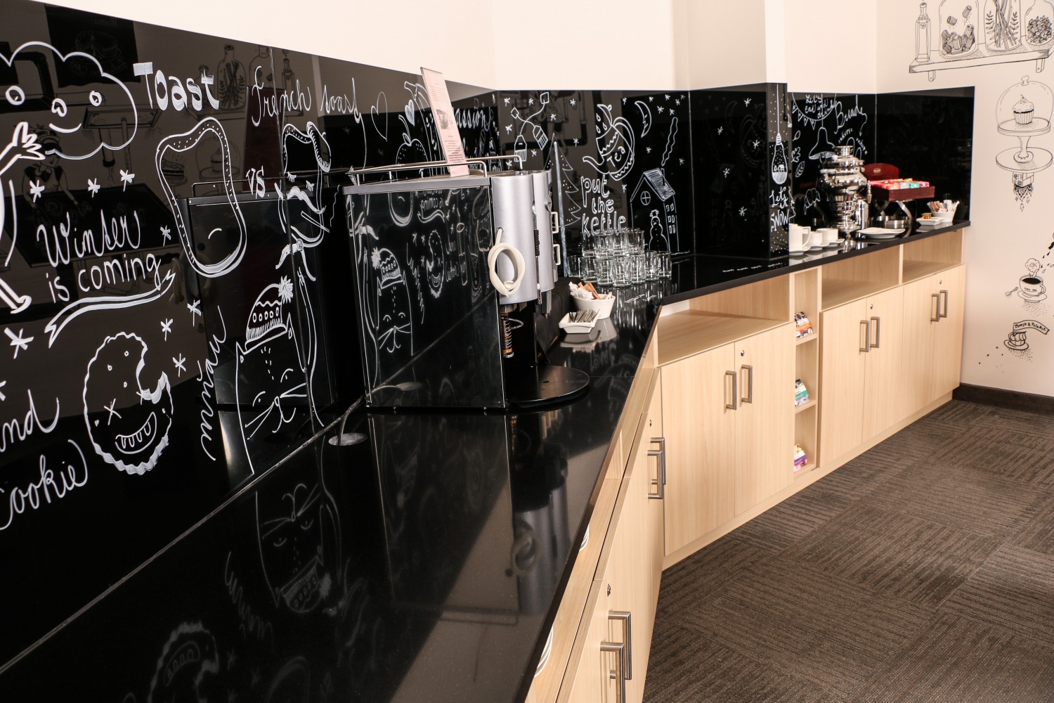 Blat kuchenny z konglomeratu Technistone Brilliant Black, wykonany na wymiar, czarny – polerowany