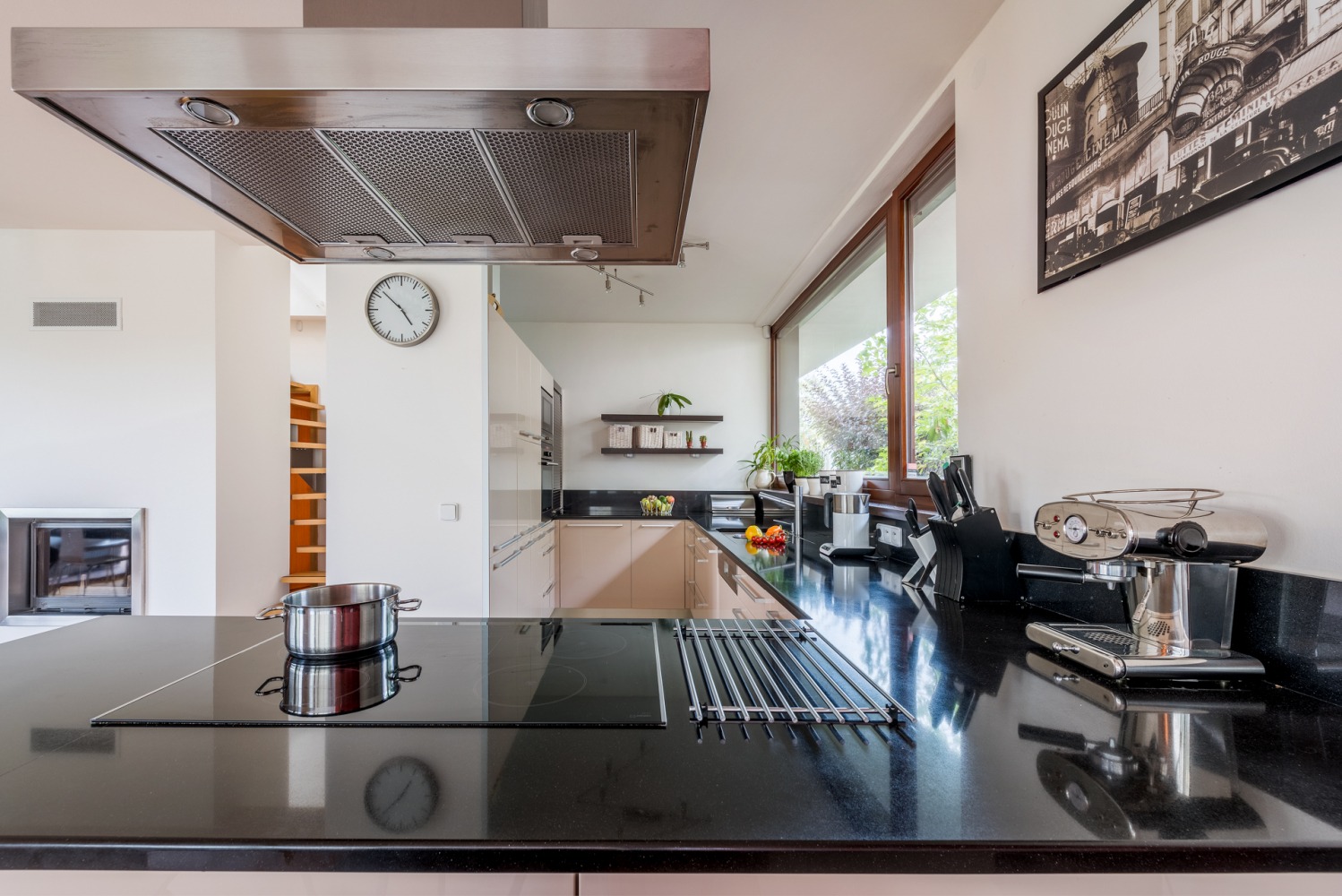 Blat kuchenny z konglomeratu Technistone Brilliant Black, wykonany na wymiar, czarny – polerowany