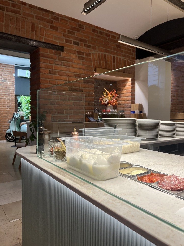 Blat kuchenny z konglomeratu Technistone Country Rose, wykonany na wymiar, beżowy – polerowany