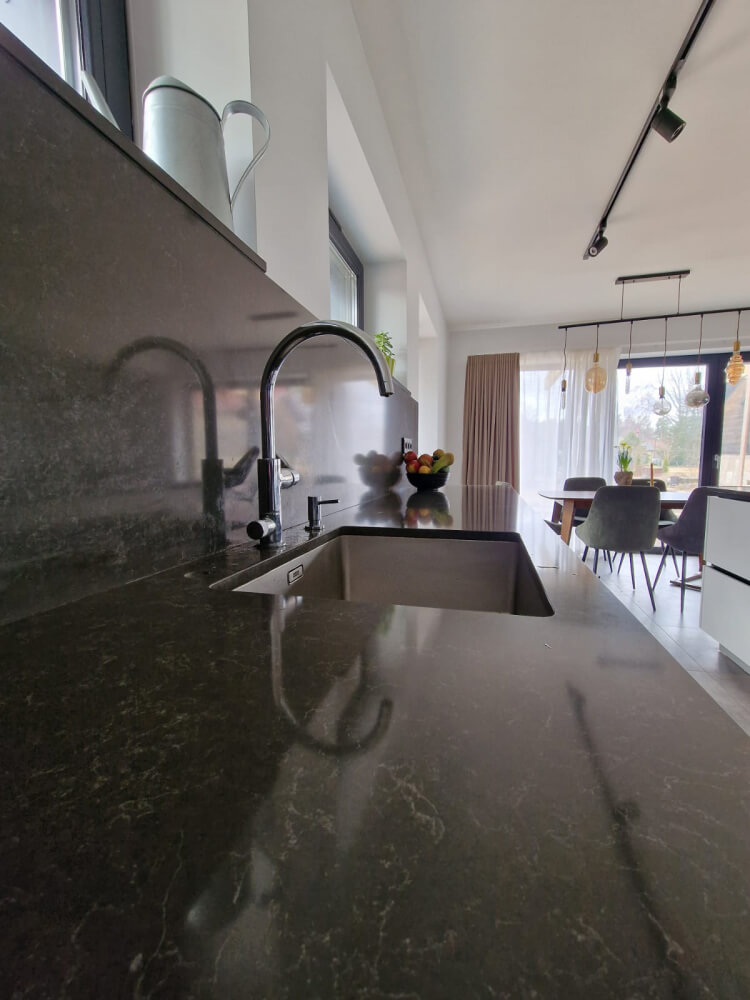 Blat kuchenny z konglomeratu Technistone Noble Pietra Grey, wykonany na wymiar, szary – polerowany