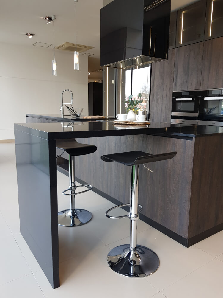 Blat kuchenny z konglomeratu Technistone Gobi Black, wykonany na wymiar, czarny – polerowany