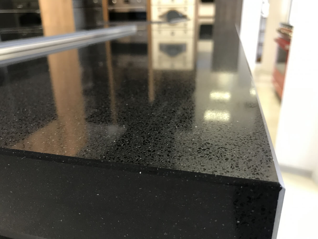 Blat kuchenny z konglomeratu Technistone Gobi Black, wykonany na wymiar, czarny – polerowany