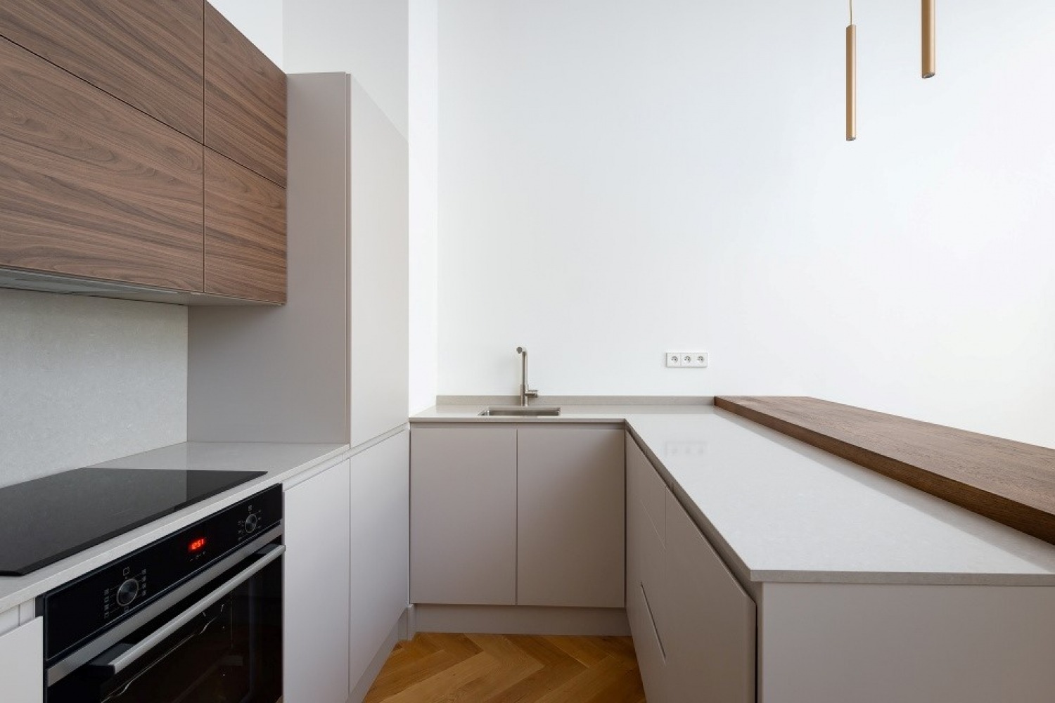 Blat kuchenny z konglomeratu Technistone Noble Ivory White, wykonany na wymiar, beżowy – polerowany