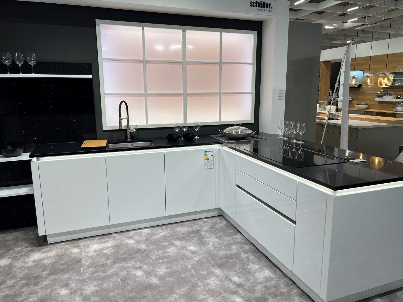 Blat kuchenny z konglomeratu Technistone Starlight Black, wykonany na wymiar, czarny – polerowany
