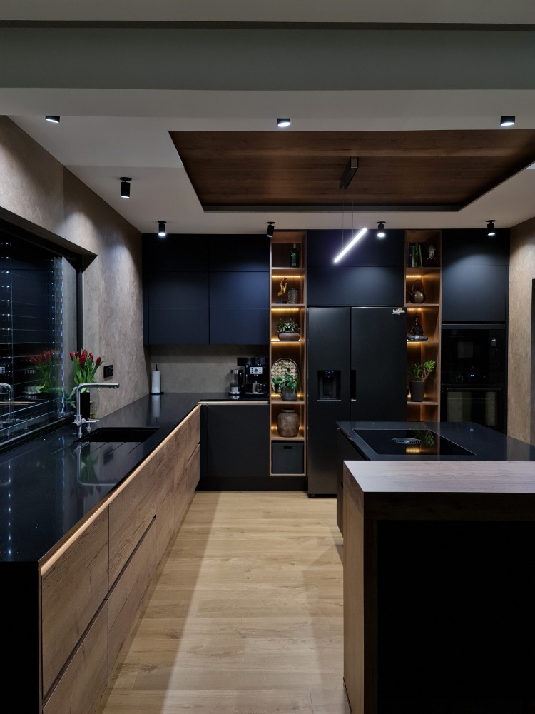 Blat kuchenny z konglomeratu Technistone Starlight Black, wykonany na wymiar, czarny – polerowany