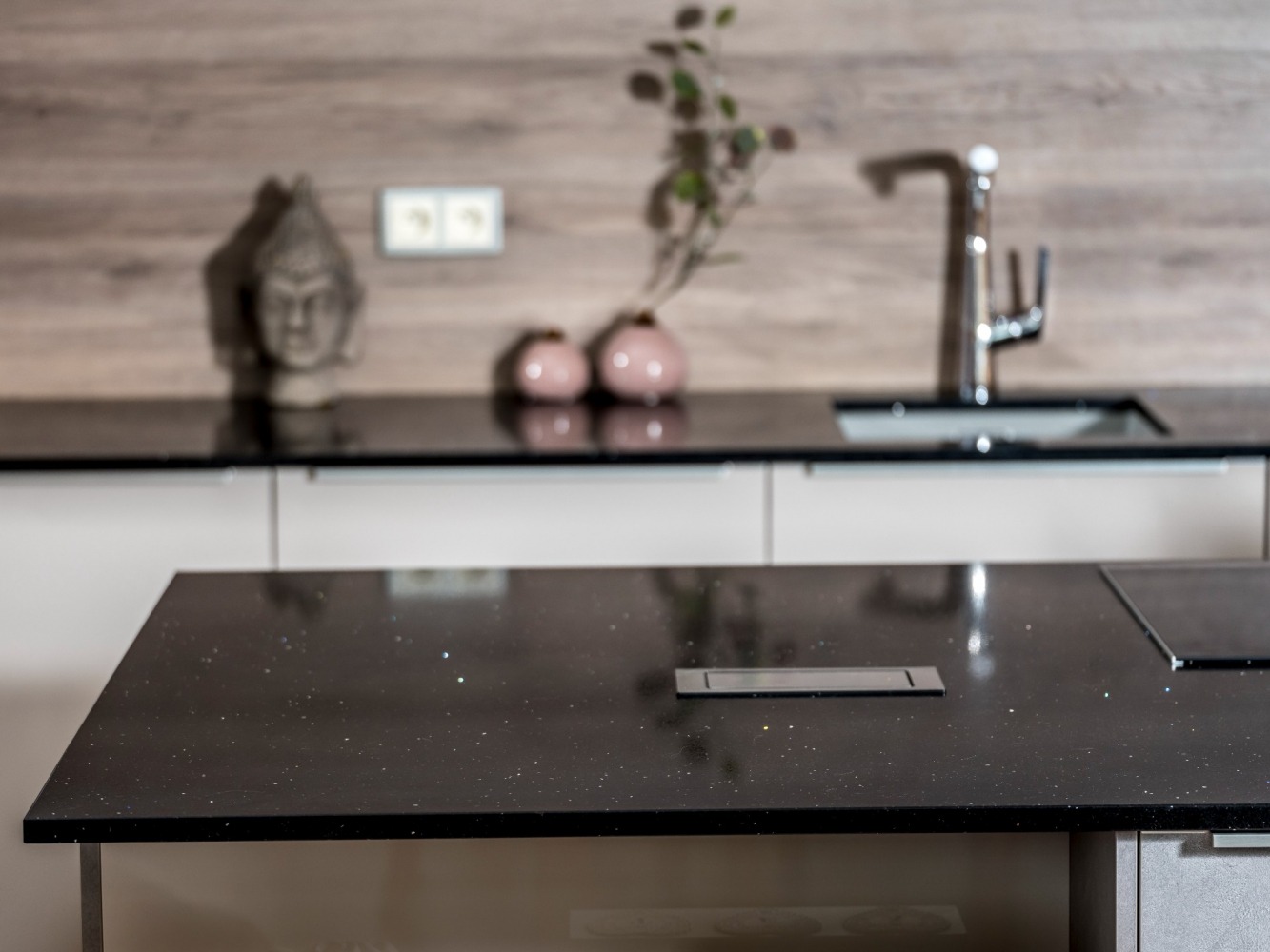 Blat kuchenny z konglomeratu Technistone Starlight Black, wykonany na wymiar, czarny – polerowany