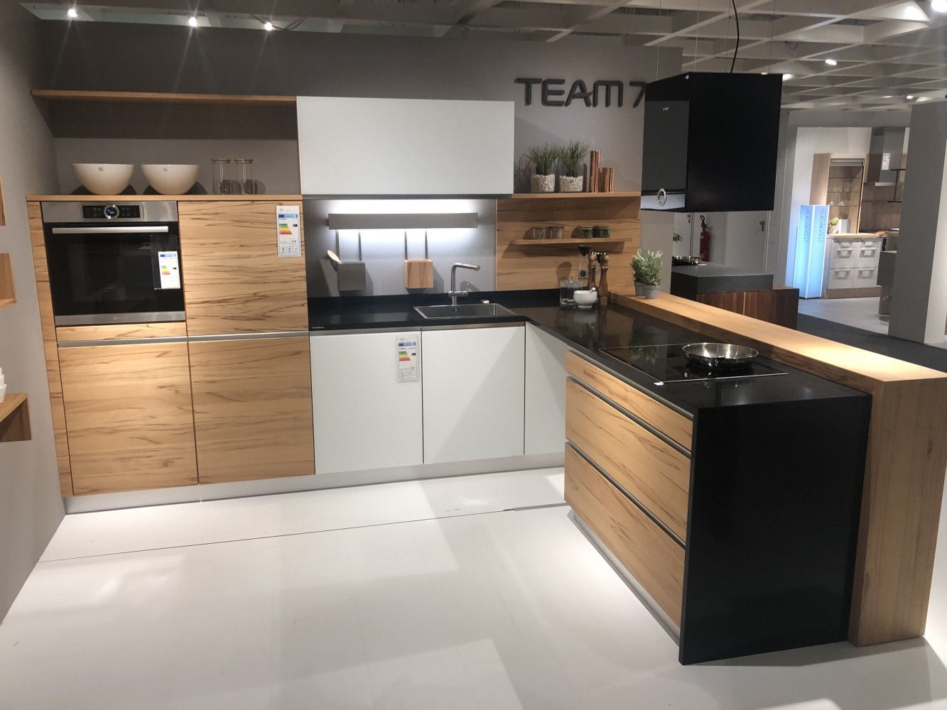 Blat kuchenny z konglomeratu Technistone Taurus Black, wykonany na wymiar, czarny – polerowany