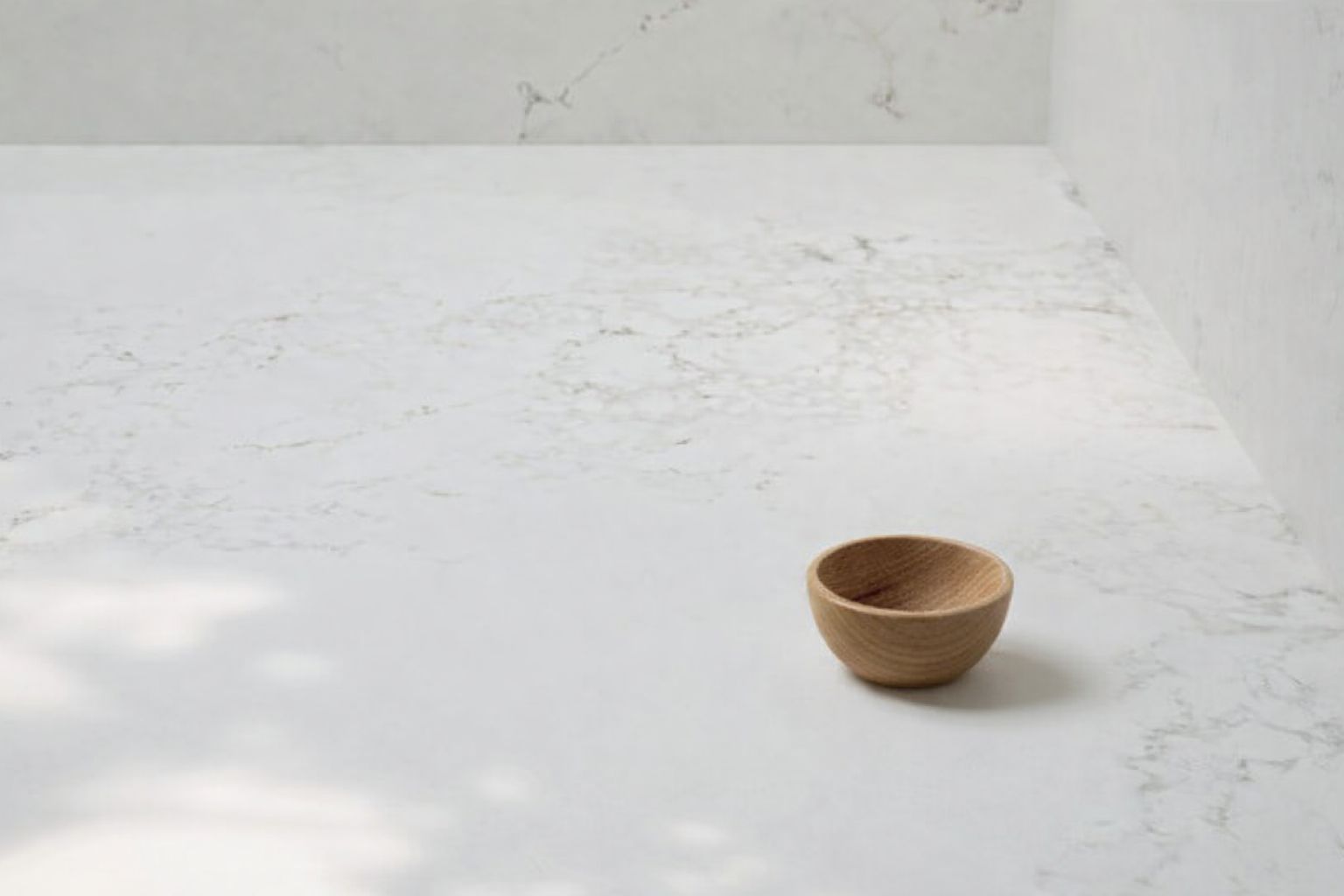 Blat kuchenny z konglomeratu na wymiar, biały – Caesarstone Layalite – szlifowany
