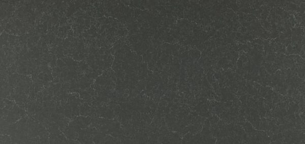 Blat kuchenny z konglomeratu wykonany na wymiar, ciemnoszary – Caesarstone Piatra Grey – polerowany