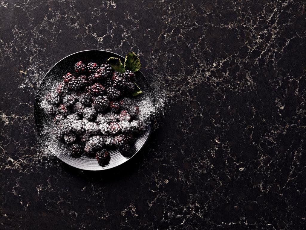 Blat kuchenny z konglomeratu wykonany na wymiar, czarny – Caesarstone Vanilla Noir – polerowany