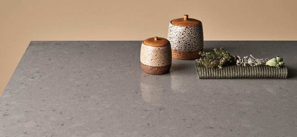 Blat kuchenny z konglomeratu wykonany na wymiar, szary – Caesarstone Oyster – polerowany lub szlifowany